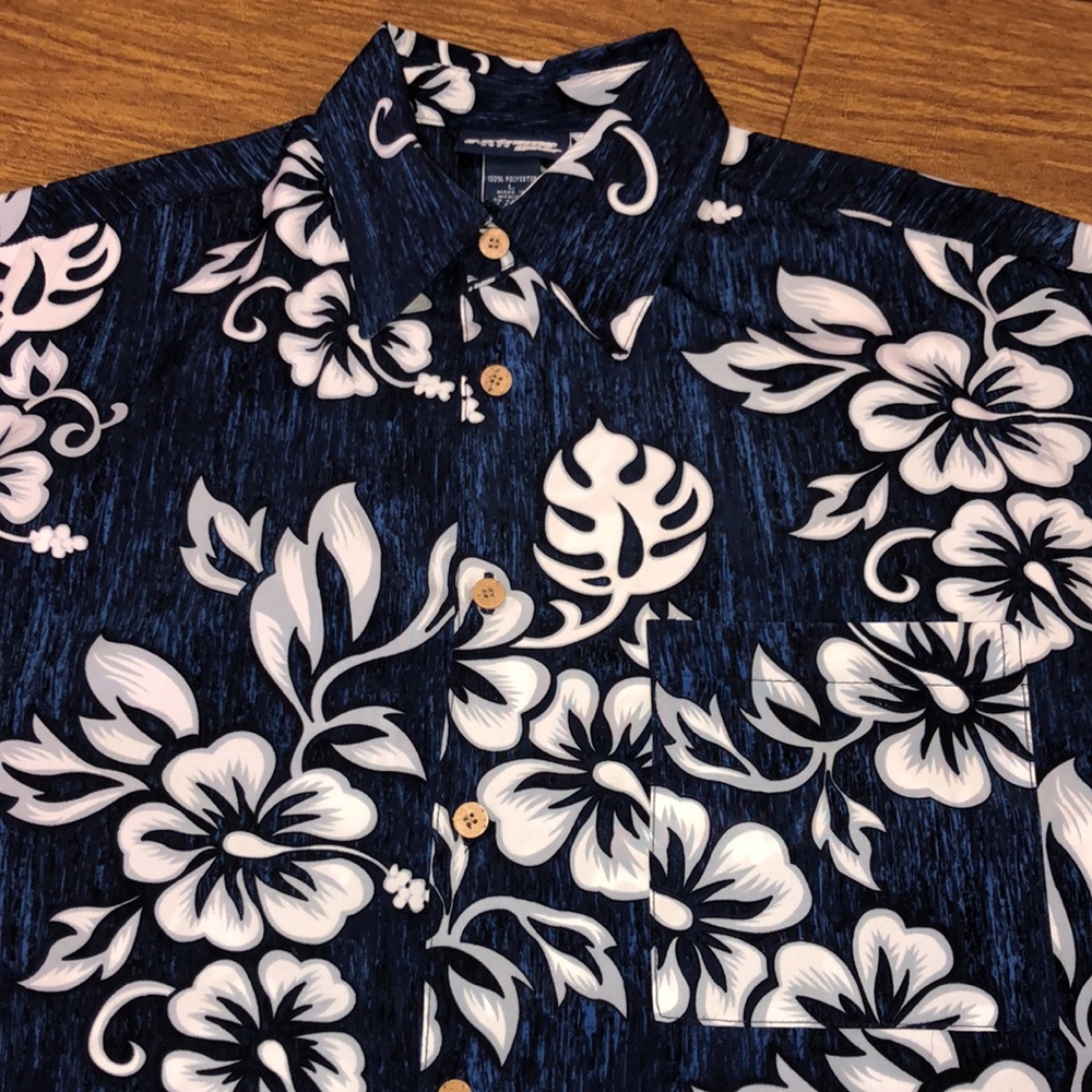 Beautiful Extreme Gear Blue White Floral Pattern Hawaiian Tropical Shirt Size L